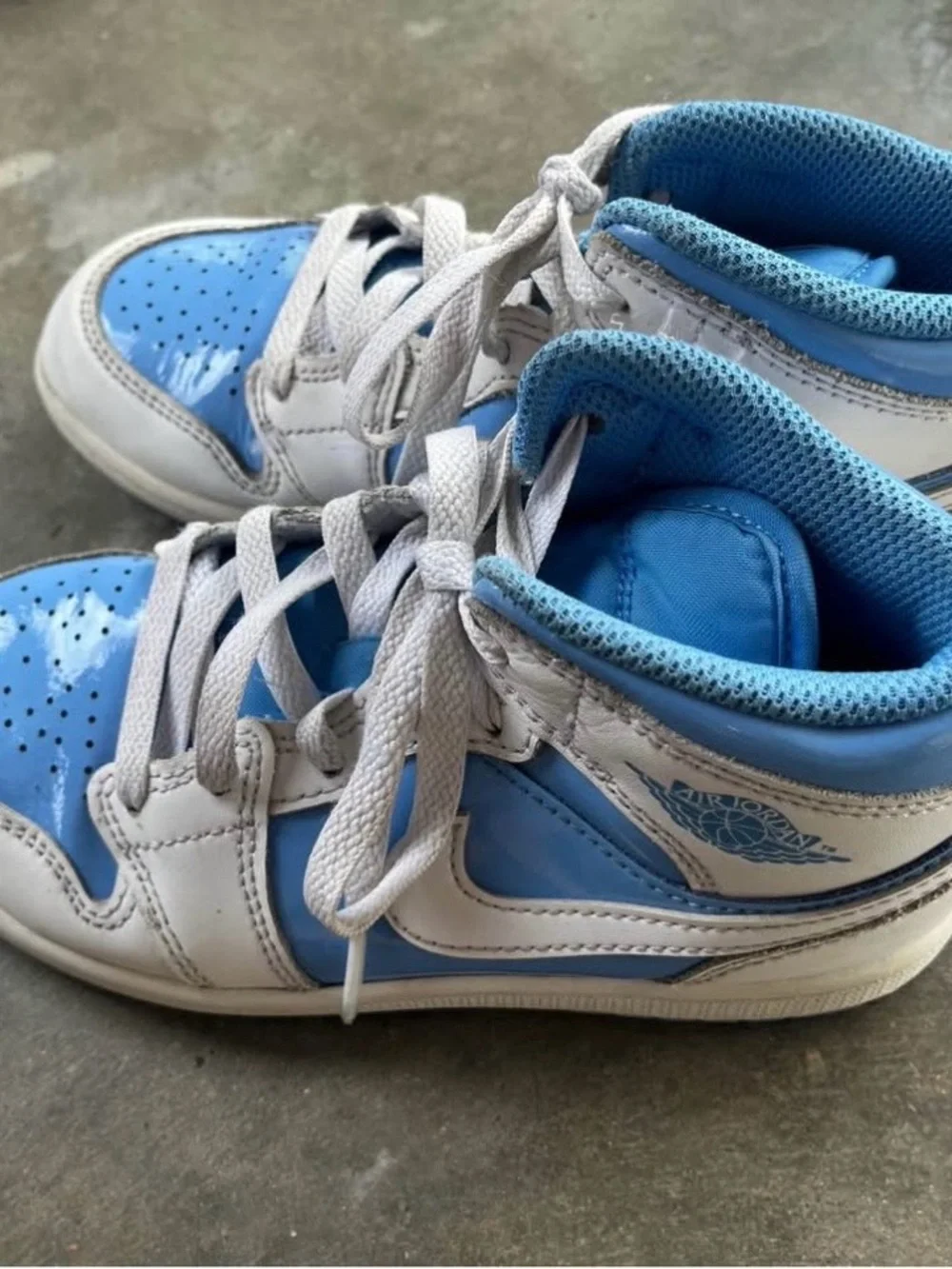 Nike Air Jordan Light Blue and White High-Top Sneakers size 1 kids Nike one dunk